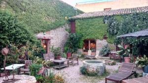 A garden outside El Corral De Concilio
