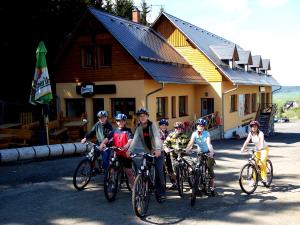 Vožnja biciklom pokraj objekta Sportcentrum Klínovec ili u blizini