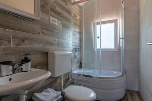 Kupaonica u objektu Hakuna Matata Apartments Još 37 fotografija