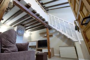 TV a/nebo společenská místnost v ubytování Cuencaloft En Plaza Mayor