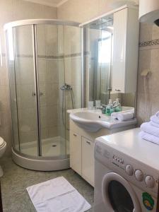 Apartment NEEA Stinjan -free parking tesisinde bir banyo