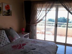 a bedroom with a bed and a sliding glass door at Chez Cozy's in Albion