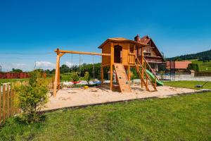 Ο χώρος παιχνιδιού για παιδιά στο Villa Cicho Sza