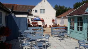 A restaurant or other place to eat at The Court House 