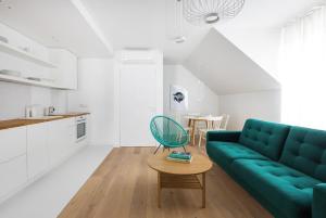 Kuchyňa alebo kuchynka v ubytovaní Colors Apartments Zator - tylko 10 minut piechotą od Energylandii