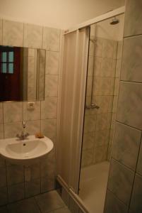 a bathroom with a sink and a shower at Motel Warmiaki Bed&breakfast in Jadów
