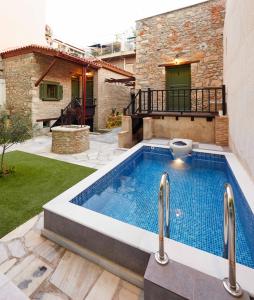 Bazén v ubytování Athenian Residences nebo v jeho okolí