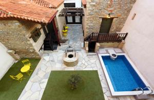 Bazén v ubytování Athenian Residences nebo v jeho okolí