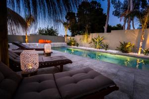 Swimmingpoolen hos eller tæt på Boutique Villa Moraira, private luxe villa with views all at one level 1000m2, heated pool & jacuzzi WIFI close to center Moraira