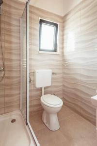 Kúpeľňa v ubytovaní Apartmani Kremena small beach 200m
