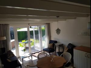 Posezení v ubytování B&B Het Zwanennest