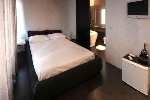 a bedroom with a large bed and a bathroom at B&B Lounge in Porto SantʼElpidio