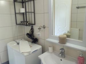 A bathroom at Casa memories