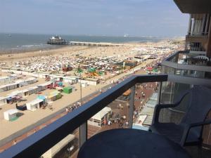 a view of a beach with a crowd of people at Appartement Val Rose II, 7de verdieping in Blankenberge