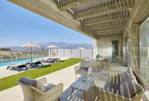 Bazén v ubytování Kouros n' Kori Villas nebo v jeho okolí