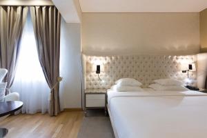 a bedroom with a large white bed and a window at Hotel Meira in Vila Praia de Âncora +64 photos