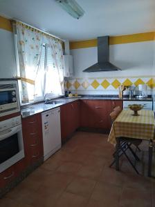 Kuchyňa alebo kuchynka v ubytovaní Casa Adosada Entre Almendros