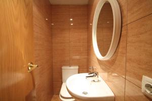 a bathroom with a sink and a mirror and a toilet at Pont de Toneta 6,3 Atico Duplex, Ransol, Zona Grandvalira in Ransol