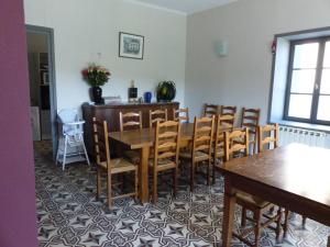 Φωτογραφία από το άλμπουμ του Les Volets Bleus σε Le Perréon