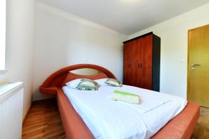 Postel nebo postele na pokoji v ubytování Apartman Hertz