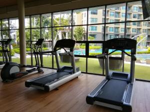 Fitnesscenter och/eller fitnessfaciliteter på Rain​ Cha​ Am​ -​ Hua​ ​Hin​ by​ Good​ Luck​ Home