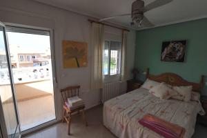 Posteľ alebo postele v izbe v ubytovaní Bungalow Junto A La Piscina, Gran Alacant + 37 fotografií