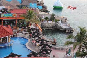 vista sulla piscina di un parco acquatico di Hotel Barracuda a Cozumel