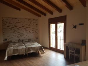 A bed or beds in a room at Hostal los Esquiladores