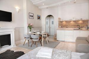 Posedenie v ubytovaní Apartament Kopernika 25 + 7 fotografií