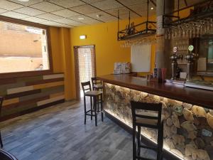 The lounge or bar area at Hostal los Esquiladores