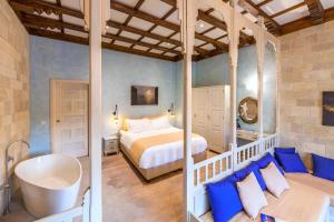 A bed or beds in a room at In Camera Art Boutique Hotel