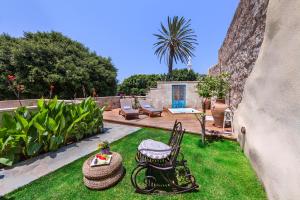 A garden outside In Camera Art Boutique Hotel