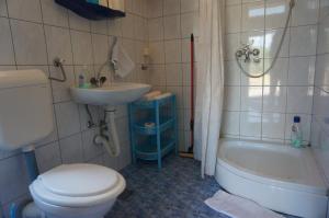 Um banheiro em Apartments Bozic