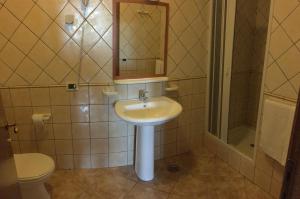 a bathroom with a sink and a shower and a toilet at Il veliero blu camere sul porto in Lampedusa