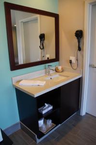 a bathroom with a sink and a mirror at Beach Inn Motel in Long Beach