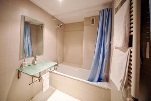 Ein Badezimmer in der Unterkunft RealRent Marina Real