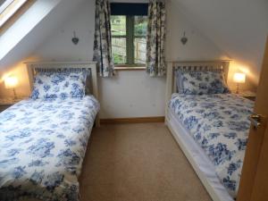 Кровать или кровати в номере The Old Stables @ Linden Cottage