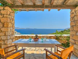 Gallery image of Eirini Luxury Hotel Villas in Grikos