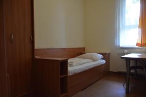 A bed or beds in a room at Kolping Campus Krems