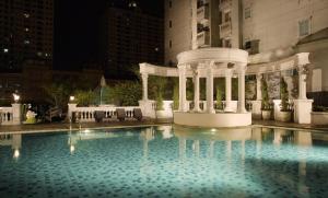 The swimming pool at or close to The Bellezza Hotel Suites