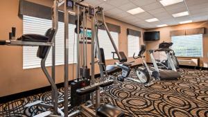 Fitness centrum a/nebo fitness zařízení v ubytování Best Western Plus Kenedy Inn