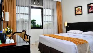 Una cama o camas en una habitación de Sari Ater Hotel & Resort