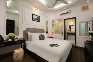 Voodi või voodid majutusasutuse Golden Rooster Hotel toas