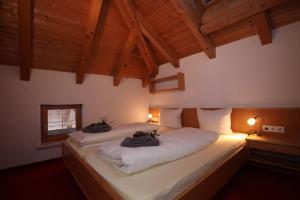 Postel nebo postele na pokoji v ubytování Lärchenheim Apartments