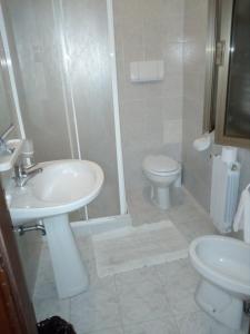 Koupelna v ubytování Hotel La Mimosa + 28 fotografií