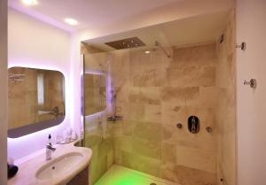 A bathroom at RELAIS VAL D'ORCIA