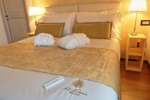 A bed or beds in a room at RELAIS VAL D'ORCIA