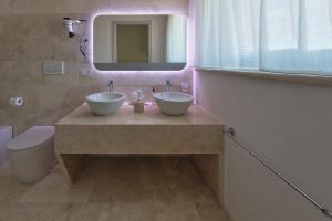 A bathroom at RELAIS VAL D'ORCIA