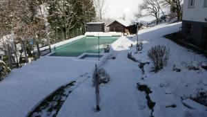 Traumhafte Ferienwohnung mit Pool v zimě