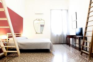 A bed or beds in a room at 90100